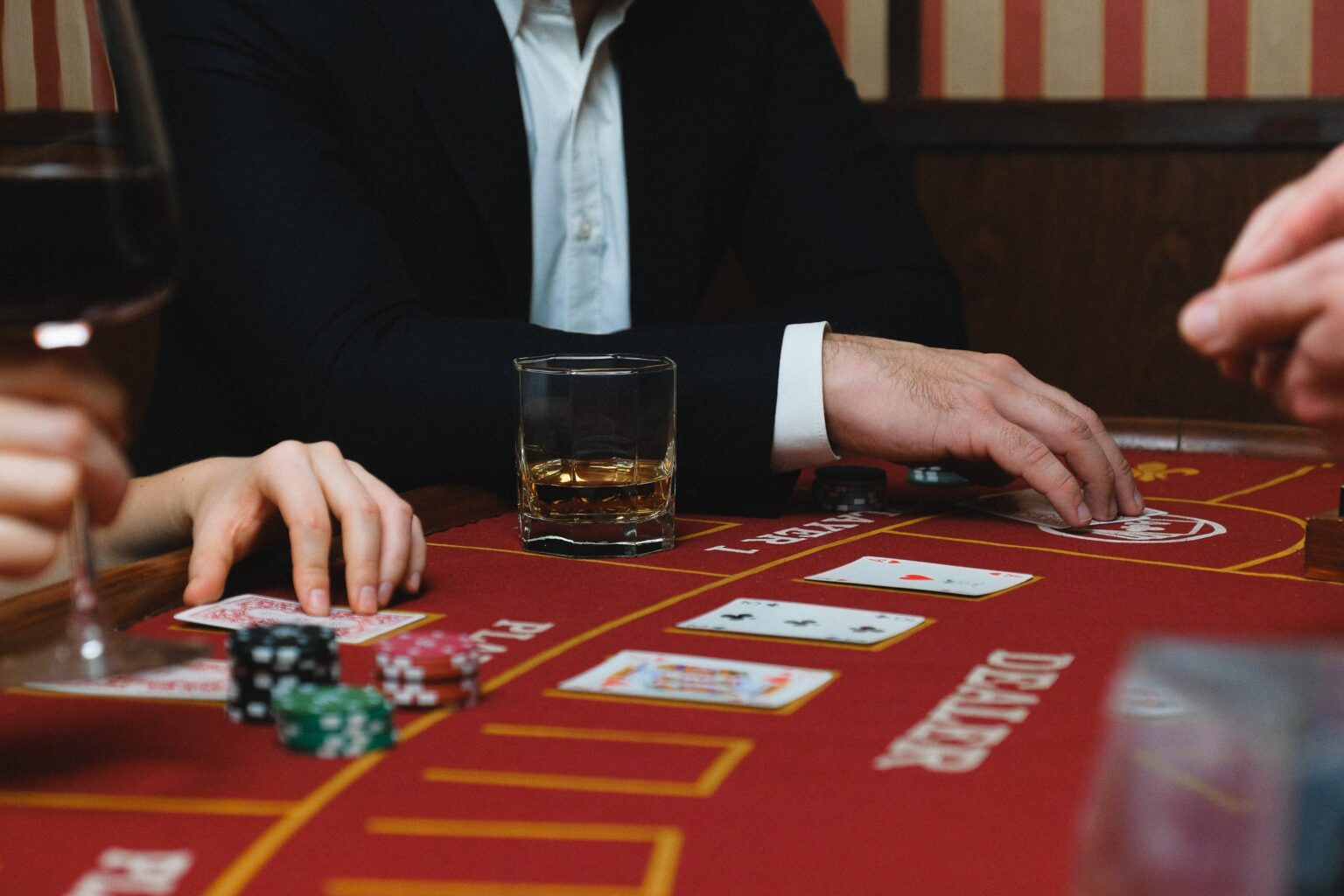 Medidas cartas póker: ¿cuánto mide cada una? - Probamos los mejores